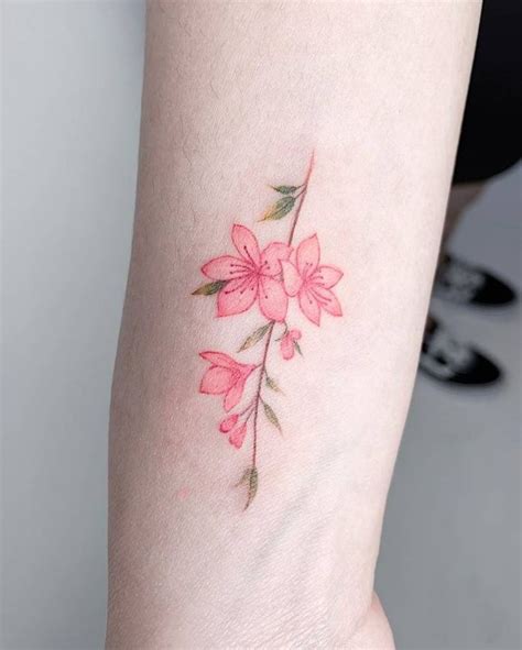 Tatuaje de flor jazmin